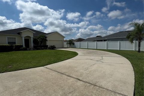 House in Winter Haven, Florida 4 bedrooms, 194.26 sq.m. № 1392265 - photo 2