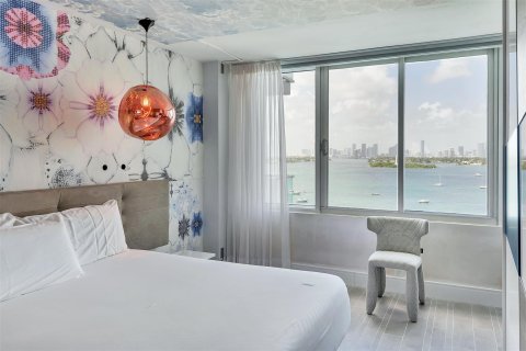 Condo in Miami Beach, Florida, 1 bedroom  № 1020034 - photo 1