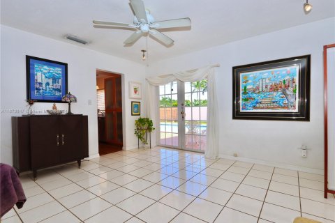 Casa en venta en Miami, Florida, 4 dormitorios № 1409064 - foto 25