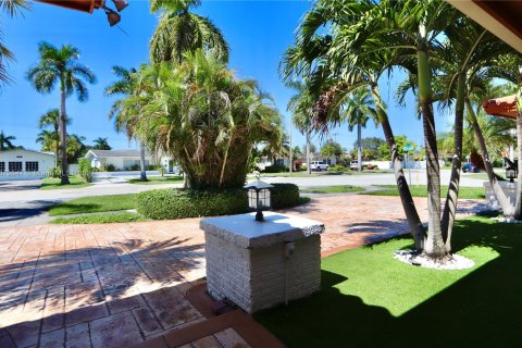 Casa en venta en Miami, Florida, 4 dormitorios № 1409064 - foto 5