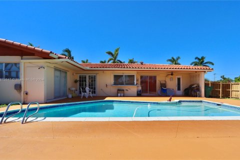 Casa en venta en Miami, Florida, 4 dormitorios № 1409064 - foto 7