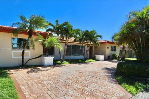 Casa en venta en Miami, Florida, 4 dormitorios № 1409064 - foto 3