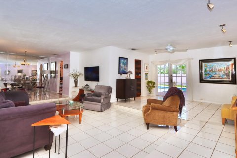 Casa en venta en Miami, Florida, 4 dormitorios № 1409064 - foto 23