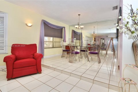 Casa en venta en Miami, Florida, 4 dormitorios № 1409064 - foto 19