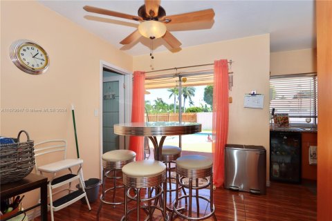 Casa en venta en Miami, Florida, 4 dormitorios № 1409064 - foto 16