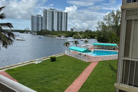 Condo in Aventura, Florida, 1 bedroom  № 1331730 - photo 3