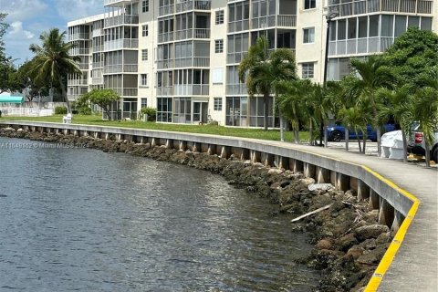 Condo in Aventura, Florida, 1 bedroom  № 1331730 - photo 20