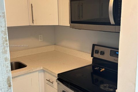 Condo in Aventura, Florida, 1 bedroom  № 1331730 - photo 9