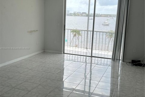 Copropriété à vendre à Aventura, Floride: 1 chambre, 71.35 m2 № 1331730 - photo 8