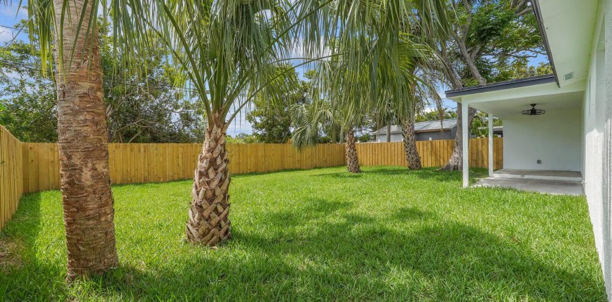 House in Palm Beach Gardens, Florida 3 bedrooms, 101.45 sq.m. № 1097517