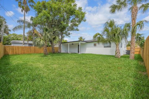 Villa ou maison à vendre à Palm Beach Gardens, Floride: 3 chambres, 101.45 m2 № 1097517 - photo 2