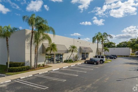 Купить коммерческую недвижимость в Корал-Спрингс, Флорида № 1077733 - фото 11