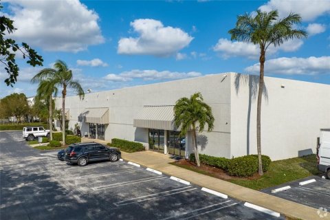 Купить коммерческую недвижимость в Корал-Спрингс, Флорида № 1077733 - фото 12