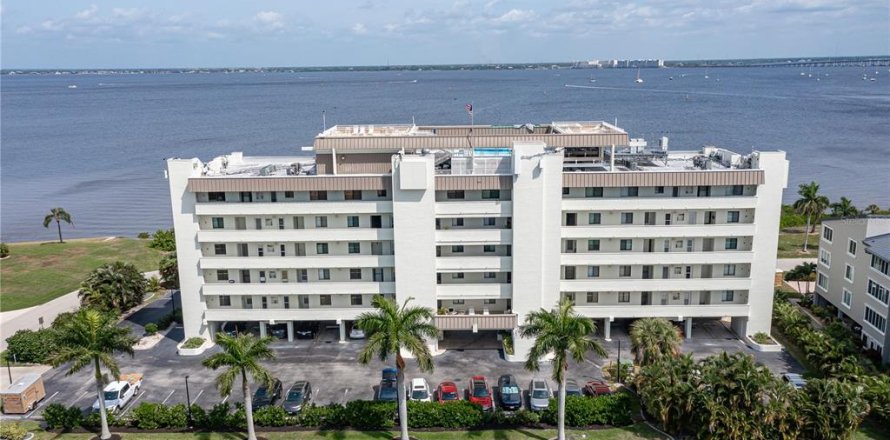 Condominio en Punta Gorda, Florida, 2 dormitorios  № 1390184