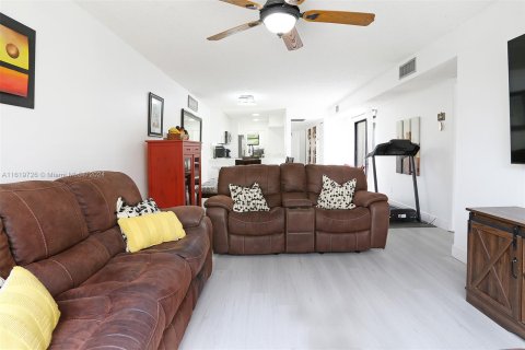 Adosado en venta en Pembroke Pines, Florida, 3 dormitorios, 122.91 m2 № 1241113 - foto 29