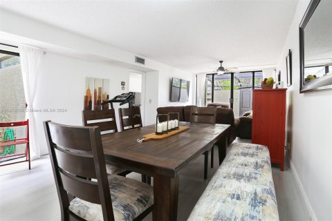 Adosado en venta en Pembroke Pines, Florida, 3 dormitorios, 122.91 m2 № 1241113 - foto 10