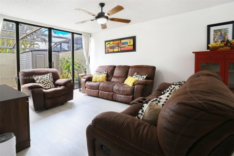 Adosado en venta en Pembroke Pines, Florida, 3 dormitorios, 122.91 m2 № 1241113 - foto 9