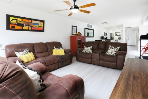 Adosado en venta en Pembroke Pines, Florida, 3 dormitorios, 122.91 m2 № 1241113 - foto 8