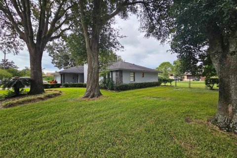 House in Lakeland, Florida 3 bedrooms, 151.62 sq.m. № 1352297 - photo 4