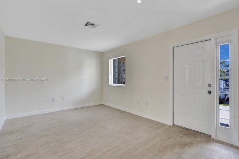 Townhouse in North Miami Beach, Florida 3 bedrooms, 104.89 sq.m. № 1076280 - photo 26