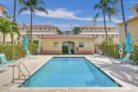 Touwnhouse à vendre à North Miami Beach, Floride: 3 chambres, 104.89 m2 № 1076280 - photo 7