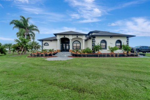 Villa ou maison à vendre à Port Charlotte, Floride: 4 chambres, 323.86 m2 № 1347578 - photo 3