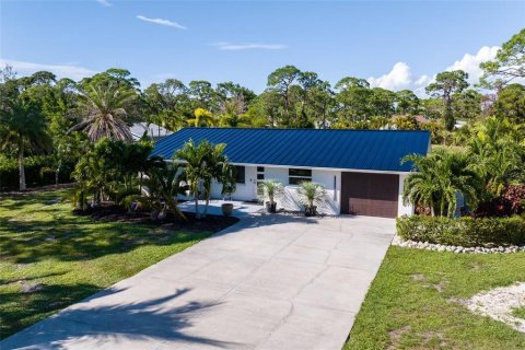 Villa ou maison à vendre à Englewood, Floride: 4 chambres, 176.7 m2 № 1347533 - photo 1