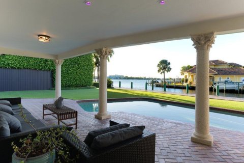 Villa ou maison à vendre à Lake Worth, Floride: 7 chambres, 774.15 m2 № 1036008 - photo 10