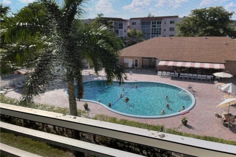 Condo in Lauderdale Lakes, Florida, 2 bedrooms  № 1072616 - photo 10