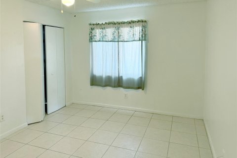 Снять в аренду квартиру в Форт-Пирс, Флорида 1 спальня, № 1065643 - фото 4
