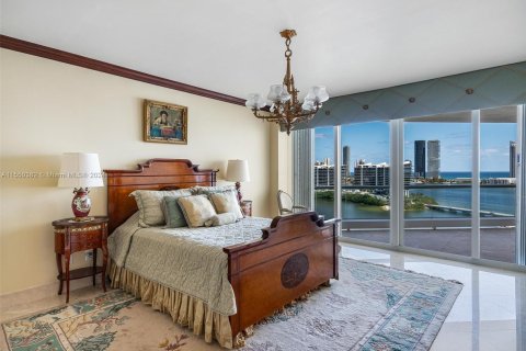 Condominio en venta en Aventura, Florida, 4 dormitorios, 266.63 m2 № 1065135 - foto 14