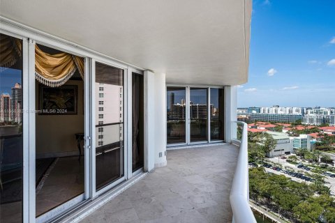 Condominio en venta en Aventura, Florida, 4 dormitorios, 266.63 m2 № 1065135 - foto 12
