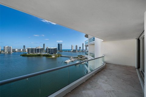 Condominio en venta en Aventura, Florida, 4 dormitorios, 266.63 m2 № 1065135 - foto 1