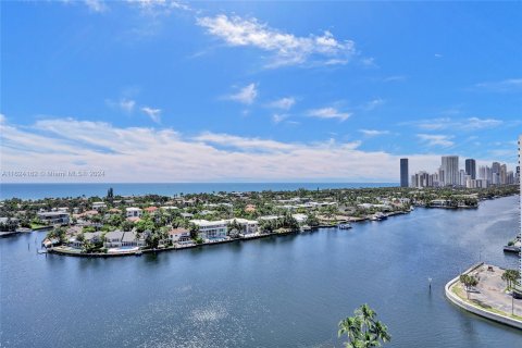 Condominio en venta en Aventura, Florida, 3 dormitorios, 220.18 m2 № 1281457 - foto 4