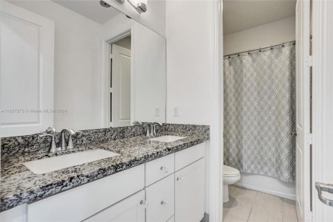 Touwnhouse à vendre à Pembroke Pines, Floride: 3 chambres, 208.66 m2 № 1281497 - photo 29