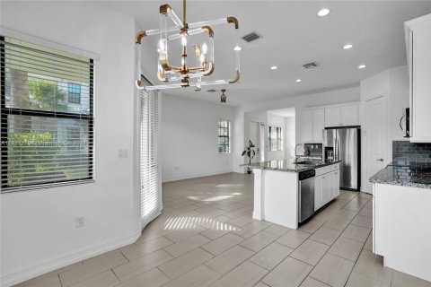 Adosado en venta en Pembroke Pines, Florida, 3 dormitorios, 208.66 m2 № 1281497 - foto 6