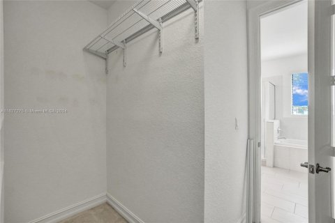 Townhouse in Pembroke Pines, Florida 3 bedrooms, 208.66 sq.m. № 1281497 - photo 17