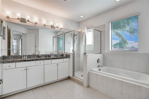 Townhouse in Pembroke Pines, Florida 3 bedrooms, 208.66 sq.m. № 1281497 - photo 12