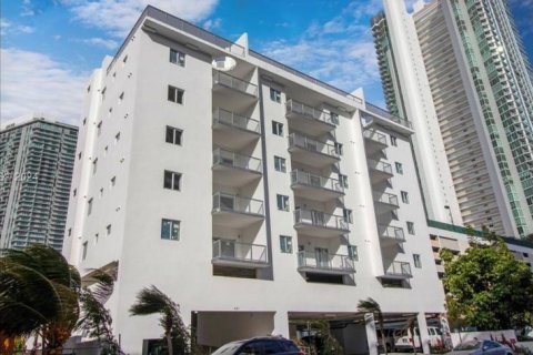 Condo in Miami, Florida, 2 bedrooms  № 1281406 - photo 19