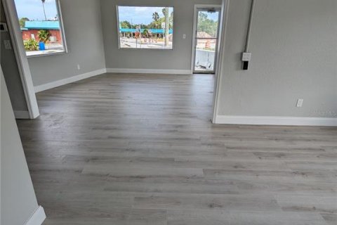 Immobilier commercial à louer à Clearwater, Floride: 57.97 m2 № 1343494 - photo 16