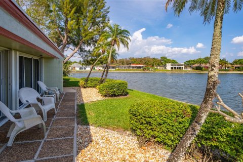 Villa ou maison à vendre à Tamarac, Floride: 3 chambres, 257.8 m2 № 1074572 - photo 13