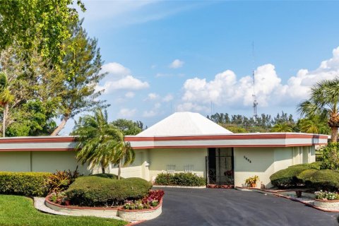 Villa ou maison à vendre à Tamarac, Floride: 3 chambres, 257.8 m2 № 1074572 - photo 29