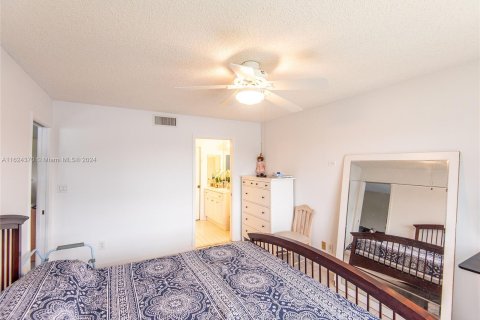 Condo in Tamarac, Florida, 2 bedrooms  № 1270938 - photo 15