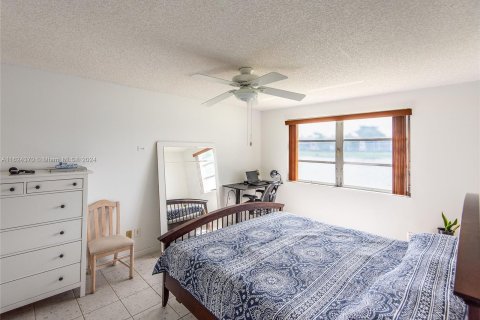 Condo in Tamarac, Florida, 2 bedrooms  № 1270938 - photo 14