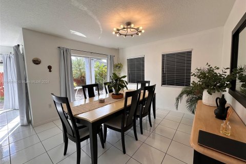 House in Miami, Florida 3 bedrooms, 192.87 sq.m. № 1377080 - photo 6