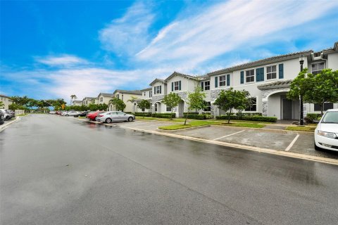 Townhouse in Homestead, Florida 3 bedrooms, 149.76 sq.m. № 1377081 - photo 2