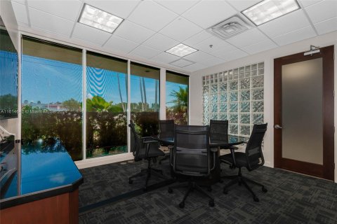 Propiedad comercial en venta en Hollywood, Florida № 1236038 - foto 17