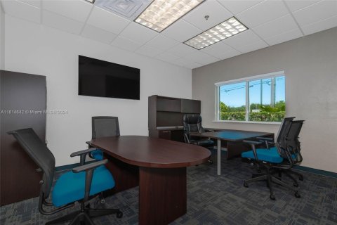 Propiedad comercial en venta en Hollywood, Florida № 1236038 - foto 14