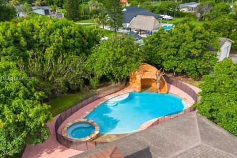 Villa ou maison à vendre à Miami, Floride: 3 chambres, 425.4 m2 № 1370709 - photo 21