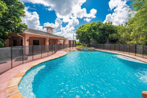 Casa en venta en Miami, Florida, 3 dormitorios, 425.4 m2 № 1370709 - foto 24